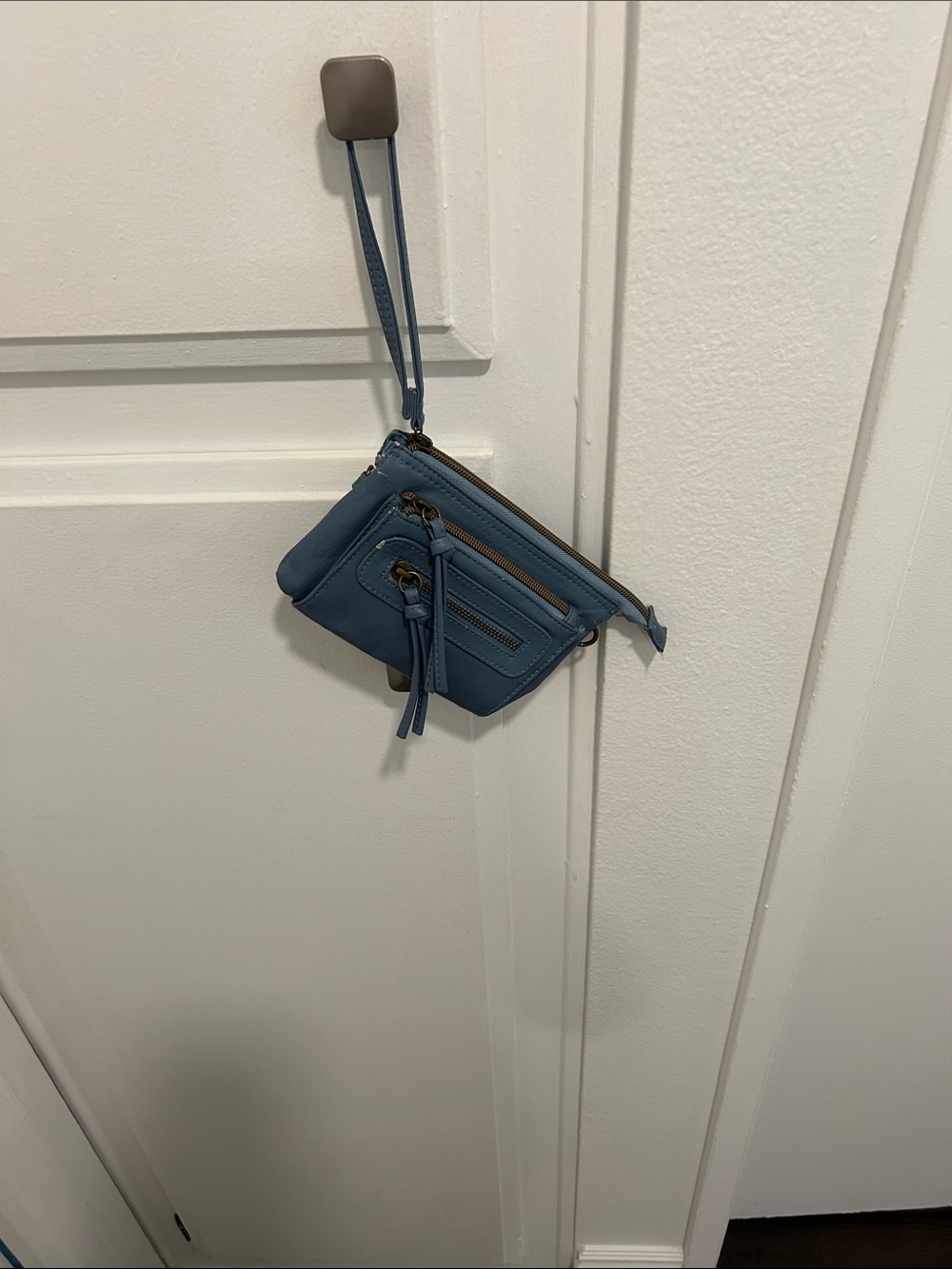 Compact Blue Crossbody Wristlet - Versatile Women's Bag